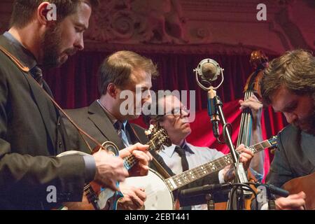 Bluegrass Band Chatham County Line live auf der Bühne in der Bush Hall in London (l-r: John Teer, Chandler holt, Greg Readling, Dave Wilson) Stockfoto