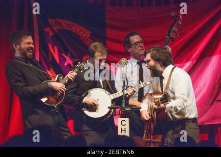 Bluegrass Band Chatham County Line live auf der Bühne in der Bush Hall in London (l-r: John Teer, Chandler holt, Greg Readling, Dave Wilson) Stockfoto