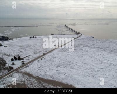 Feb 12 2021 Port Stanley Ontario Kanada. Luftaufnahme des Pier im Winter. Luke Durda/Alamy Stockfoto