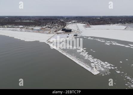 Feb 12 2021 Port Stanley Ontario Kanada. Luftaufnahme des Pier im Winter. Luke Durda/Alamy Stockfoto