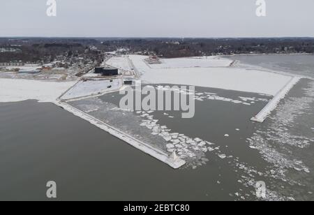 Feb 12 2021 Port Stanley Ontario Kanada. Luftaufnahme des Pier im Winter. Luke Durda/Alamy Stockfoto