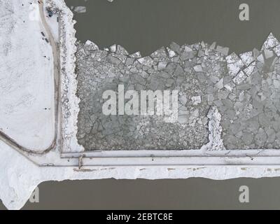 Feb 12 2021 Port Stanley Ontario Kanada. Luftaufnahme des Pier im Winter. Luke Durda/Alamy Stockfoto