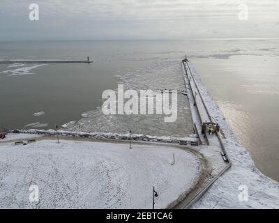 Feb 12 2021 Port Stanley Ontario Kanada. Luftaufnahme des Pier im Winter. Luke Durda/Alamy Stockfoto