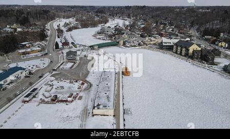 Feb 12 2021 Port Stanley Ontario Kanada. Die Strandstadt ist mit Schnee und Eis bedeckt. Luke Durda/Alamy Stockfoto