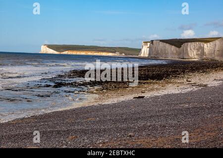 Die White Cliffs of Dover, Teil der North Downs Formation, ist die Region der englischen Küste mit Blick auf die Straße von Dover und Frankreich. Die Felswand Stockfoto