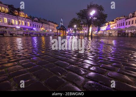 Hauptplatz von Rzeszow in der Morgendämmerung. Rzeszow, Subcarpathia, Polen. Stockfoto