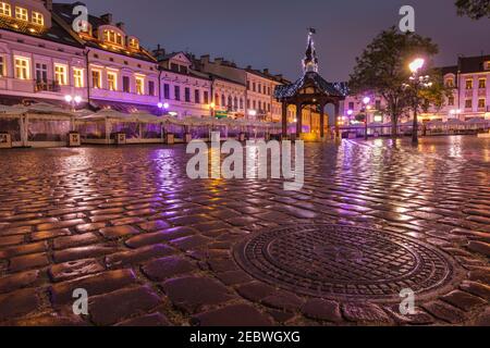 Hauptplatz von Rzeszow in der Morgendämmerung. Rzeszow, Subcarpathia, Polen. Stockfoto