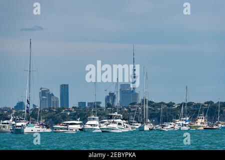 Auckland, Neuseeland. 13. Februar 2021. Prada Cup Finals.Auckland, Neuseeland. 13. Februar 2021. Prada Cup Halbfinale.Spectator auf dem Hauraki Golf für Renntag eins der Prada Cup Finals. Kredit Chris Cameron / Alamy Live Nachrichten. Stockfoto