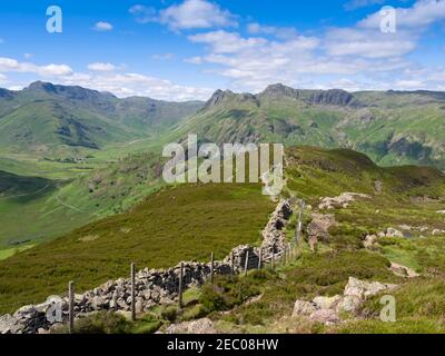 Langdale Pikes aus Lingmoor fiel, Cumbria Stockfoto