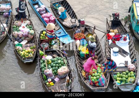 Phong Dien Floating Market, Can Tho City, Vietnam - 7. Februar 2021: Phong Dien Floating Market ist einer der ältesten schwimmenden Märkte im Westen Stockfoto