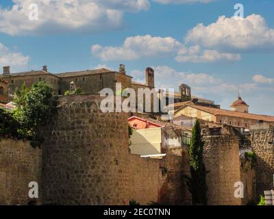 Mittelalterliche und historische Mauern im Schlepptau von Plasencia, Caceres, Spanien Stockfoto