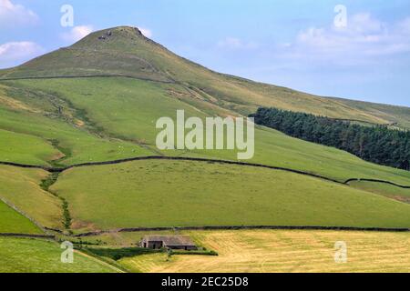 Shutlingsloe, Peak District, Derbyshire. Shutlingsloe, nahe Wildboarclough, ist der dritthöchste Gipfel in Derbyshire mit einer Höhe von 1660 Fuß. Stockfoto