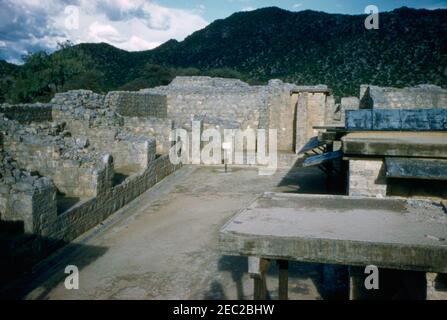 First Lady Jacqueline Kennedyu2019s (JBK) Reise nach Indien und Pakistan: Taxila, Punjab, Pakistan, Blick auf die Ruinen von Taxila. Blick auf die Ruinen von Taxila in Punjab, Pakistan, während First Lady Jacqueline Kennedyu2019s Reise nach Pakistan. Stockfoto