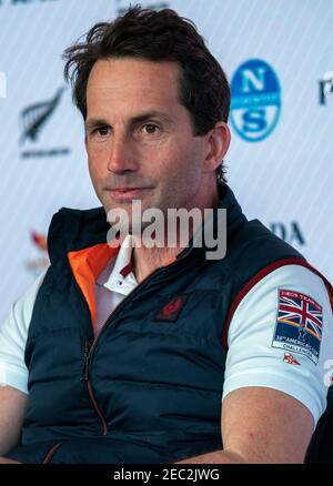 Auckland, Neuseeland, 13. Februar 2021 - Sir Ben Ainslie, Teamchef und Skipper der Britannia des INEOS Teams UK, nimmt an der Pressekonferenz nach dem Rennen am 1. Tag des Prada Cup Finals im Waitemata Harbour in Auckland Teil. Das britische Team verlor beide Rennen. Kredit: Rob Taggart/Alamy Live Nachrichten Stockfoto