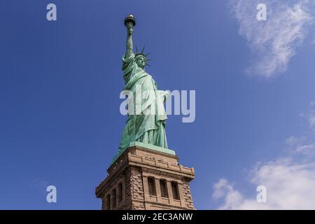 Ein Bild der Freiheitsstatue von unten Stockfoto