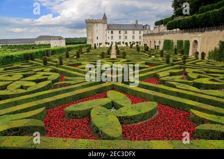 Chateau de Villandry, Loire-Tal, Frankreich. Das Schloss der Spätrenaissance ist vor allem für seine restaurierten Gärten bekannt, die nach Entwürfen aus dem 16th. Jahrhundert entstanden sind. Stockfoto