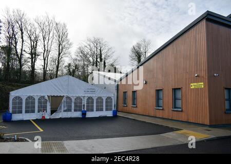 Bantry, West Cork, Irland. Februar 2021, 13th. Die HSE hat angekündigt, dass das Marino Medical Center in Bantry als Covid 19 Impfzentrum genutzt werden soll. Das Bantry Primary Care Center wird als die nächsten Orte verstanden, die als große Impfzentren für die Verabreichung des Covid-19-Impfstoffs an Menschen in der ganzen Grafschaft betrachtet werden. Kredit: Karlis Dzjamko/Alamy Live Nachrichten Stockfoto