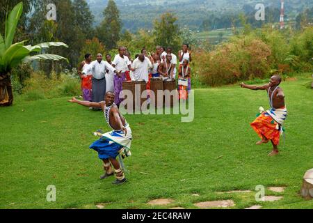 Einheimische mit traditionellem Tanz, Ruanda Stockfoto