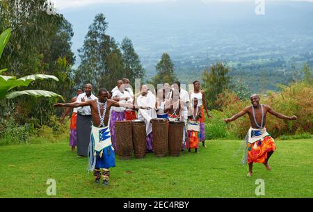 Einheimische mit traditionellem Tanz, Ruanda Stockfoto