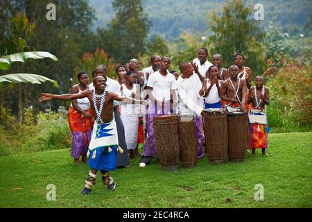 Einheimische mit traditionellem Tanz, Ruanda Stockfoto