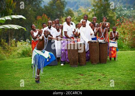 Einheimische mit traditionellem Tanz, Ruanda Stockfoto