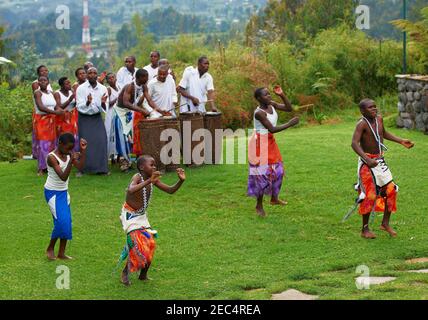 Einheimische mit traditionellem Tanz, Ruanda Stockfoto