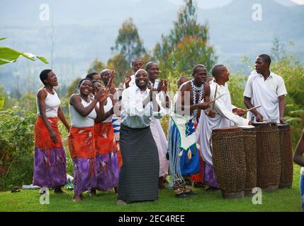 Einheimische mit traditionellem Tanz, Ruanda Stockfoto