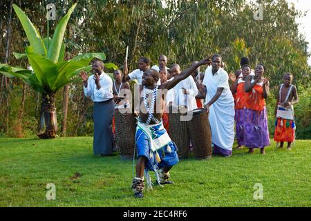 Einheimische mit traditionellem Tanz, Ruanda Stockfoto