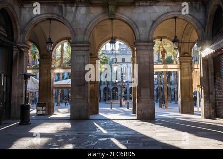 Plaza Reial (Königlicher Platz) leer am Morgen, Barcelona Stockfoto