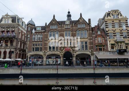 Das Gebäude des Amsterdam Dungeon, in der Stadt Amsterdam, Niederlande. Fassade. Interaktiv, Horror, Touristenattraktion. Stockfoto