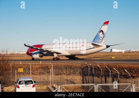 Kopenhagen Dänemark - März 18. 2018: Norwegischer Air Shuttle Boeing 787-9 Dreamliner Flugzeug in Kopenhagen Flughafen Stockfoto