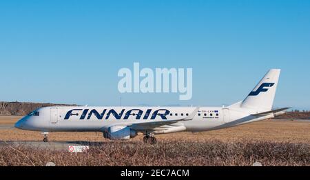 Kopenhagen Dänemark - März 17. 2018: Finnair Embraer 190 am Flughafen Kopenhagen Stockfoto