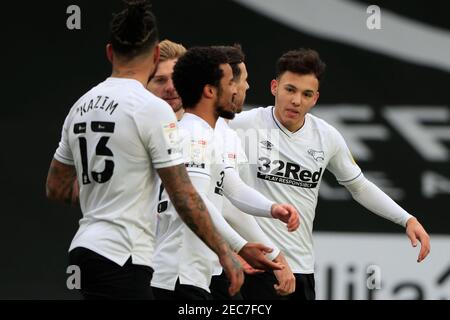 CELEBRATION Derby Spieler feiern das Eröffnungstreffer von Lee Gregory #19 von Derby County in Derby, UK am 2/13/2021. (Foto von Conor Molloy/News Images/Sipa USA) Stockfoto