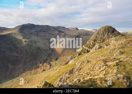 Gipfel der Pike of Stickle vom Loft Crag, Langdale Pikes, Lake District Stockfoto