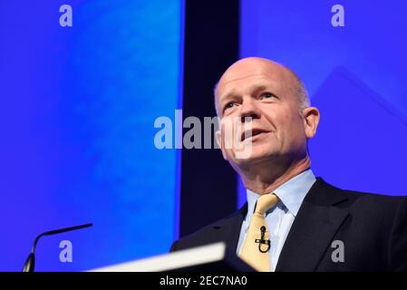 William Hague, der Lord Hague of Richmond, ist ein britischer konservativer Politiker und Lebenskollegen. Er vertrat Richmond, Yorkshire, als Parlamentsmitglied und war von 1997 bis 2001 Vorsitzender der Konservativen Partei. Von 2010 bis 2014 war er Staatssekretär für auswärtige Angelegenheiten und Commonwealth-Angelegenheiten und von 2014 bis 2015 Vorsitzender des Unterhauses. Stockfoto