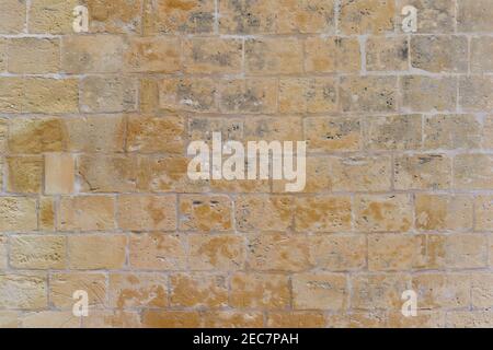 Mauerwerk Wand aus alten Steinblöcken aus Kalkstein. Hintergrundstruktur der alten Backsteinmauer. Textur Hintergrund für Grafik-Design Stockfoto