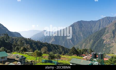 Landschaft in den Bergen, Lukla Airport Aussichtspunkt, Everest Base Camp Trek, Trekking im Himalaya, Stockfoto