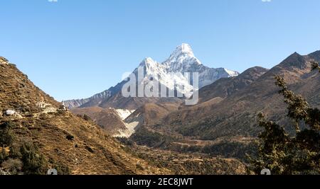 Landschaft im himalaya, Mount Ama Dablam, Trekking und Wandern in Nepal, Everest Base Camp Trek Stockfoto