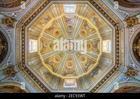 Kirche Santa Maria di Loreto in der Nähe des Piazza Venezia in Rom, Italien. Stockfoto