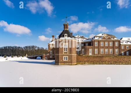 Das verscheite Schloss Nordkirchen im Winter, Nordkirchen, Münsterland, Nordrhein-Westfalen, Deutschland, Europa Snowy Nordkirchen Castle in Win Stockfoto