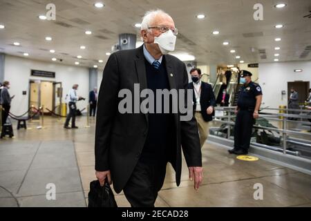 Washington, Usa. Februar 2021, 13th. Senator Bernie Sanders, I-VT, kommt auf Capitol Hill während des Amtsenthebungsverfahrens gegen den ehemaligen Präsidenten Donald Trump in Washington DC, am Samstag, 13. Februar 2021. Pool Foto von Graeme Jennings/UPI Kredit: UPI/Alamy Live News Stockfoto