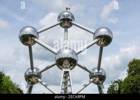 Atomium-Struktur, Stahl-Atom-Skulptur, die einen Eisenkristall in Brüssel, Belgien, darstellt Stockfoto