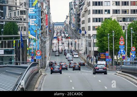 Verkehr auf der Rue de la Loi in Brüssel, Belgien Stockfoto