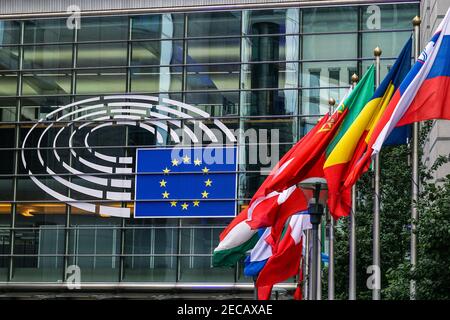 Logo des Europäischen Parlaments auf dem Paul-Henri Spaak-Gebäude in Brüssel, Belgien Stockfoto