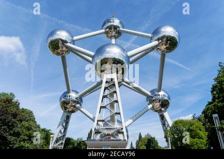 Atomium-Struktur, Stahl-Atom-Skulptur, die einen Eisenkristall in Brüssel, Belgien, darstellt Stockfoto