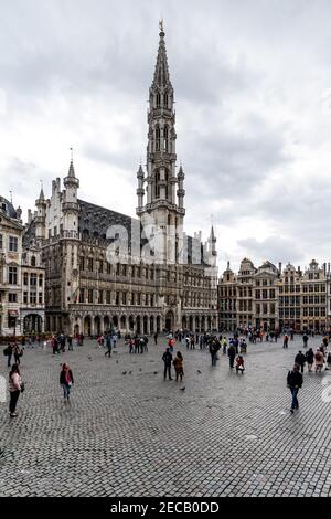 Mittelalterliches Rathaus und Sehenswürdigkeiten auf dem Grand Place, Grote Markt in Brüssel, Belgien Stockfoto