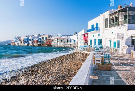 Mykonos, Griechenland. Waterfront in Little Venice, Kykladen Inseln. Stockfoto