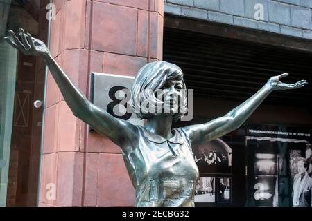 Cilla Black Statue auf der Mathew Street im Stadtzentrum von Liverpool Stockfoto