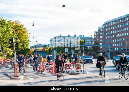 Kopenhagen Dänemark - September 19. 2013: Radfahrer auf einer Kreuzung in Kopenhagen Stockfoto