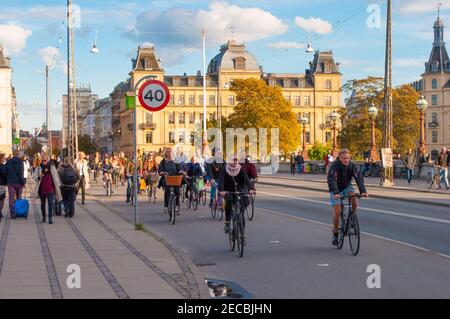 Kopenhagen Dänemark - September 19. 2013: Radfahrer auf der Queen Louises Brücke Stockfoto